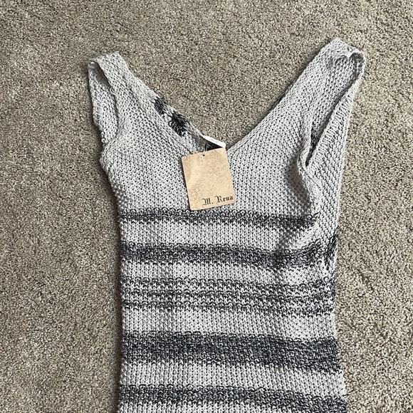 BRAND NEW TOP - Picture 2 of 3